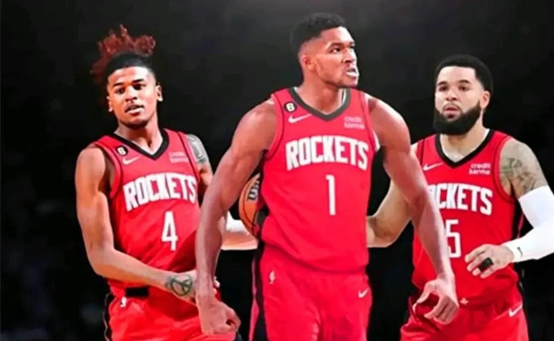  字母哥巅峰对决，莱万多夫斯基与50激战篮网分钟，回归赛场胜负难料！