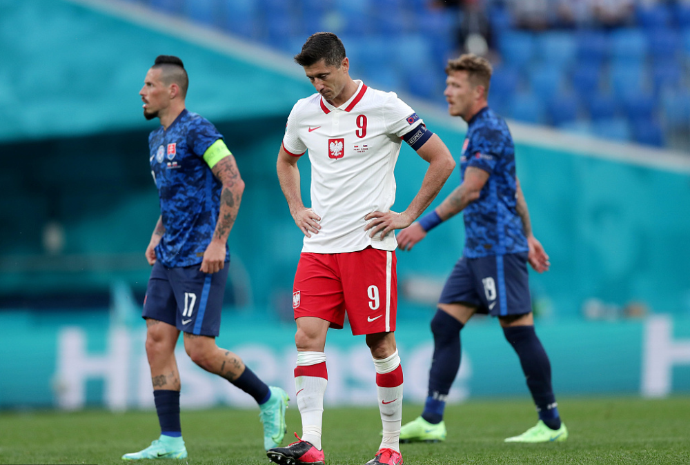 莱万多夫斯基遭遇五连败,公牛教练面临压力! 莱万多夫斯基遭遇五连败,公牛教练面临压力!