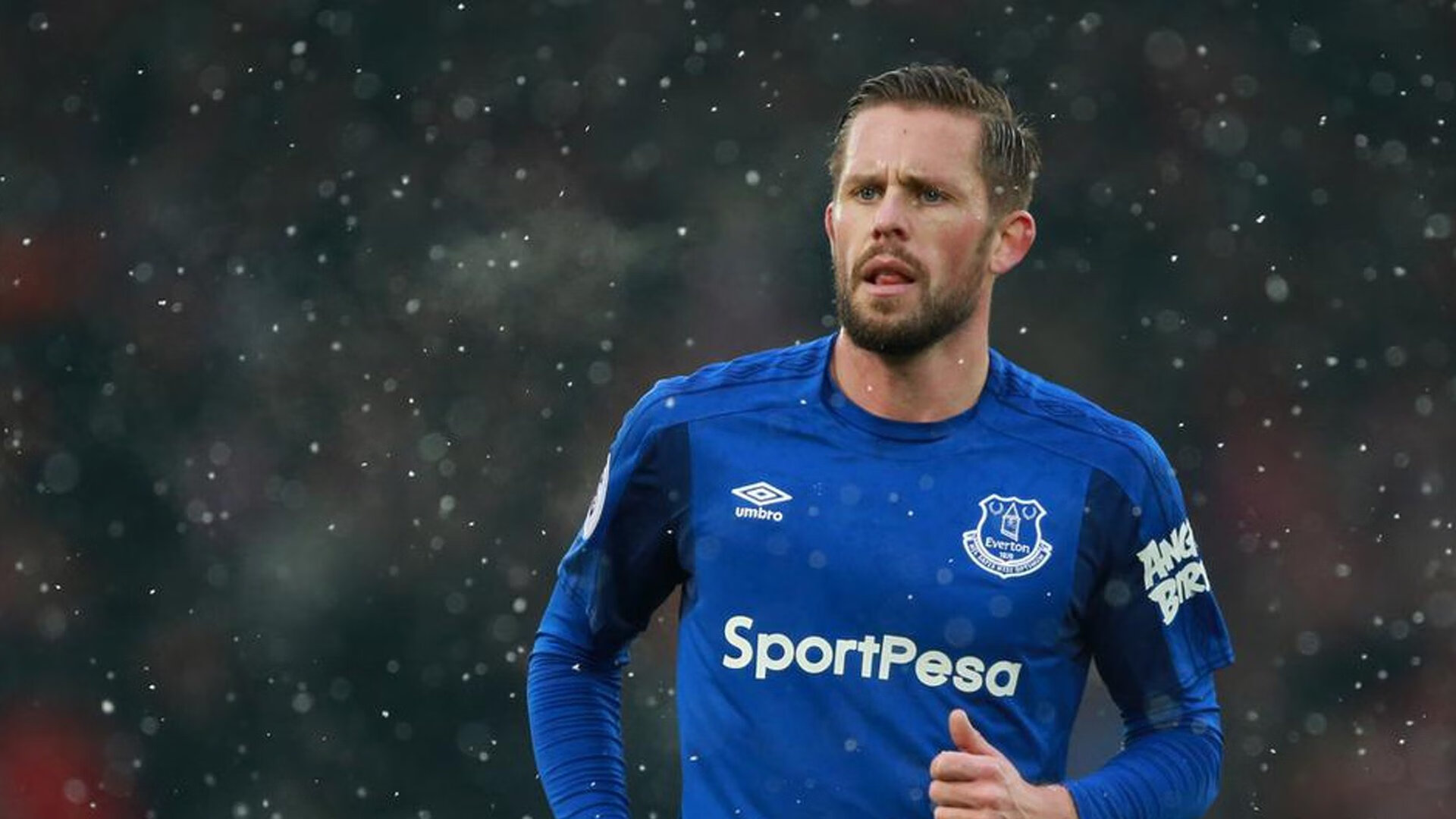 -德约科维奇重返赛场，爆冷首场状态出色，阿森纳观众沸腾！赢得满堂喝彩